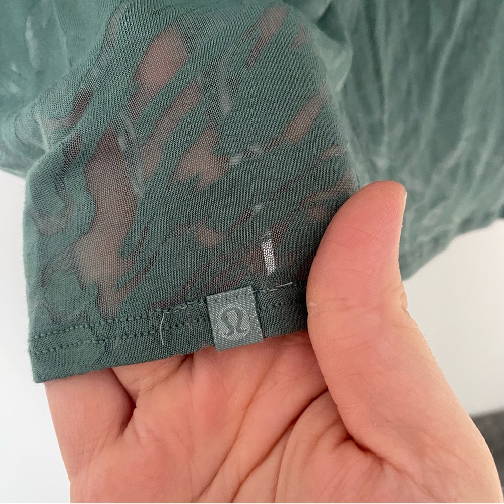 Lululemon Crescent Tee *Veil Tidewater Teal Size 6 - Picture 9 of 10